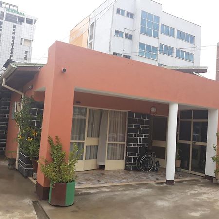 Lucy Guest House Addis Abeba Esterno foto