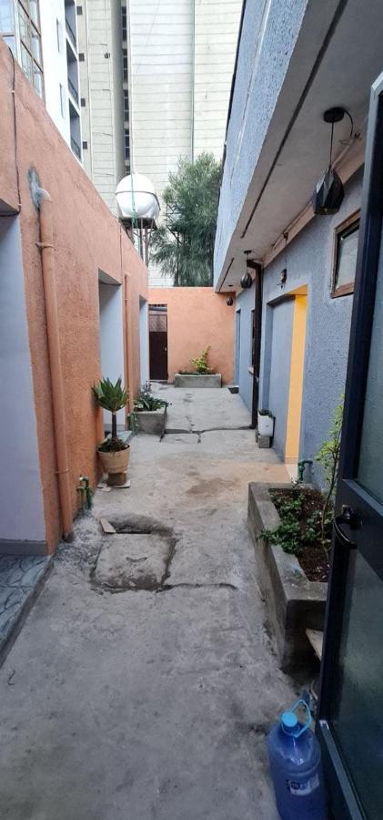 Lucy Guest House Addis Abeba Esterno foto