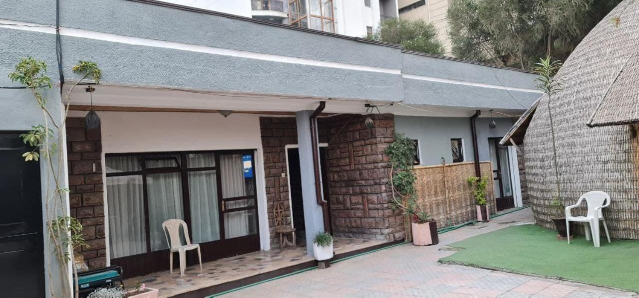 Lucy Guest House Addis Abeba Esterno foto