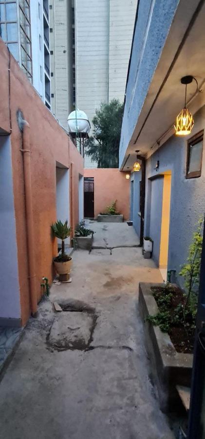 Lucy Guest House Addis Abeba Esterno foto